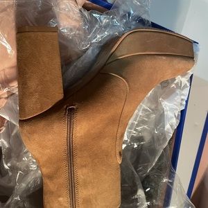 Brand New SW shoes booties Size 7.5 color beige